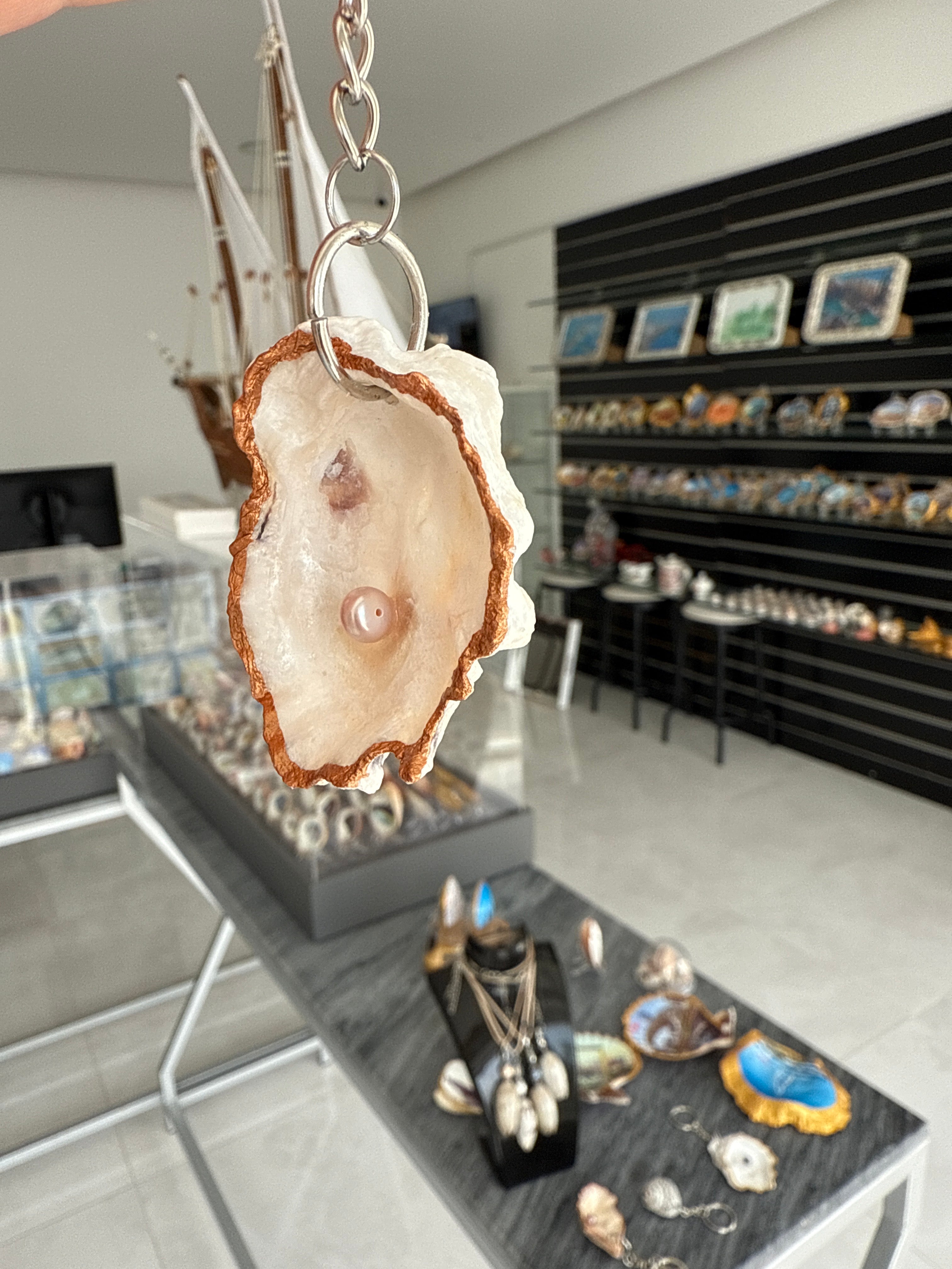 Natural UAE oyster keychains ( keyring )