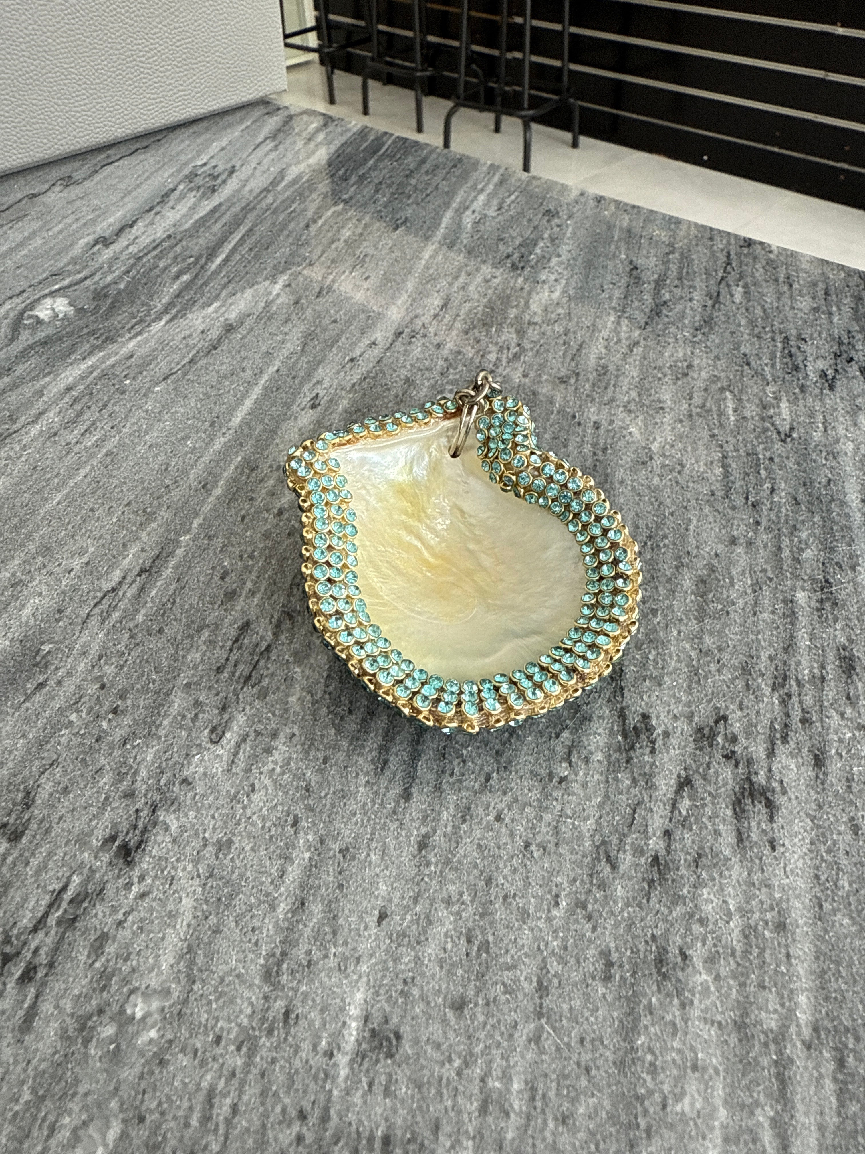 Jeweled Natural UAE oyster keychains ( keyring )