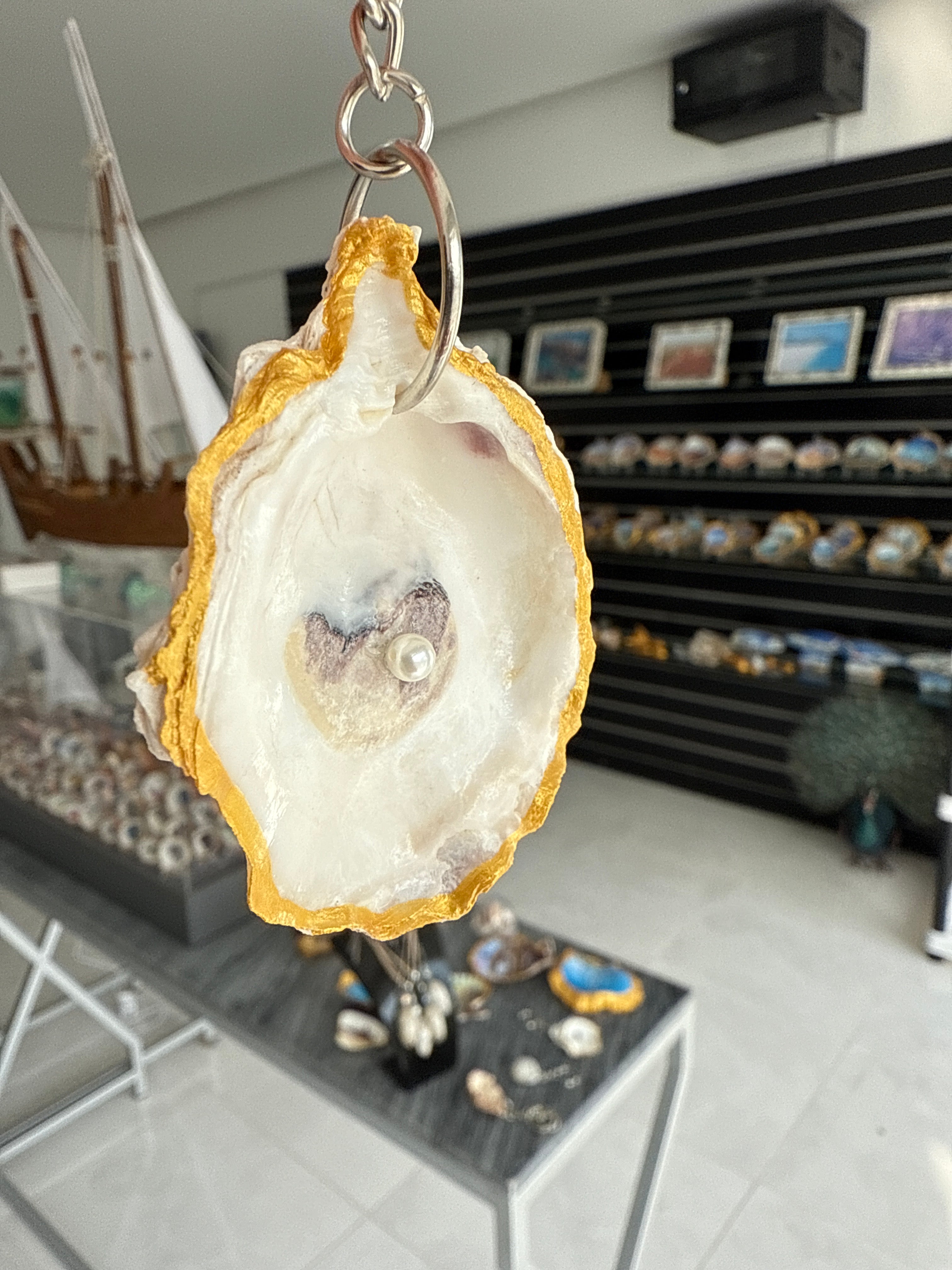 Natural UAE oyster keychains ( keyring )