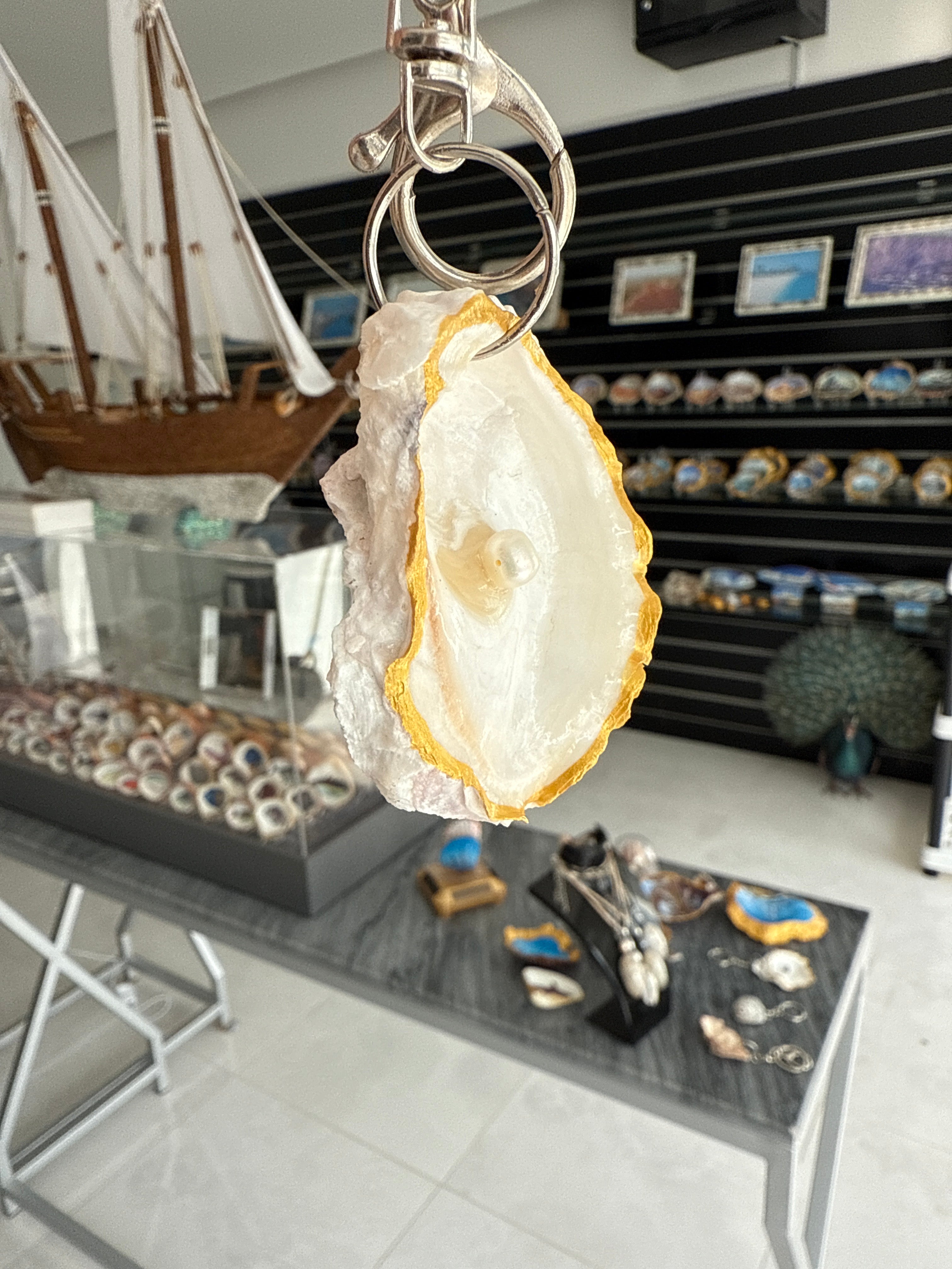 Natural UAE oyster keychains ( keyring )