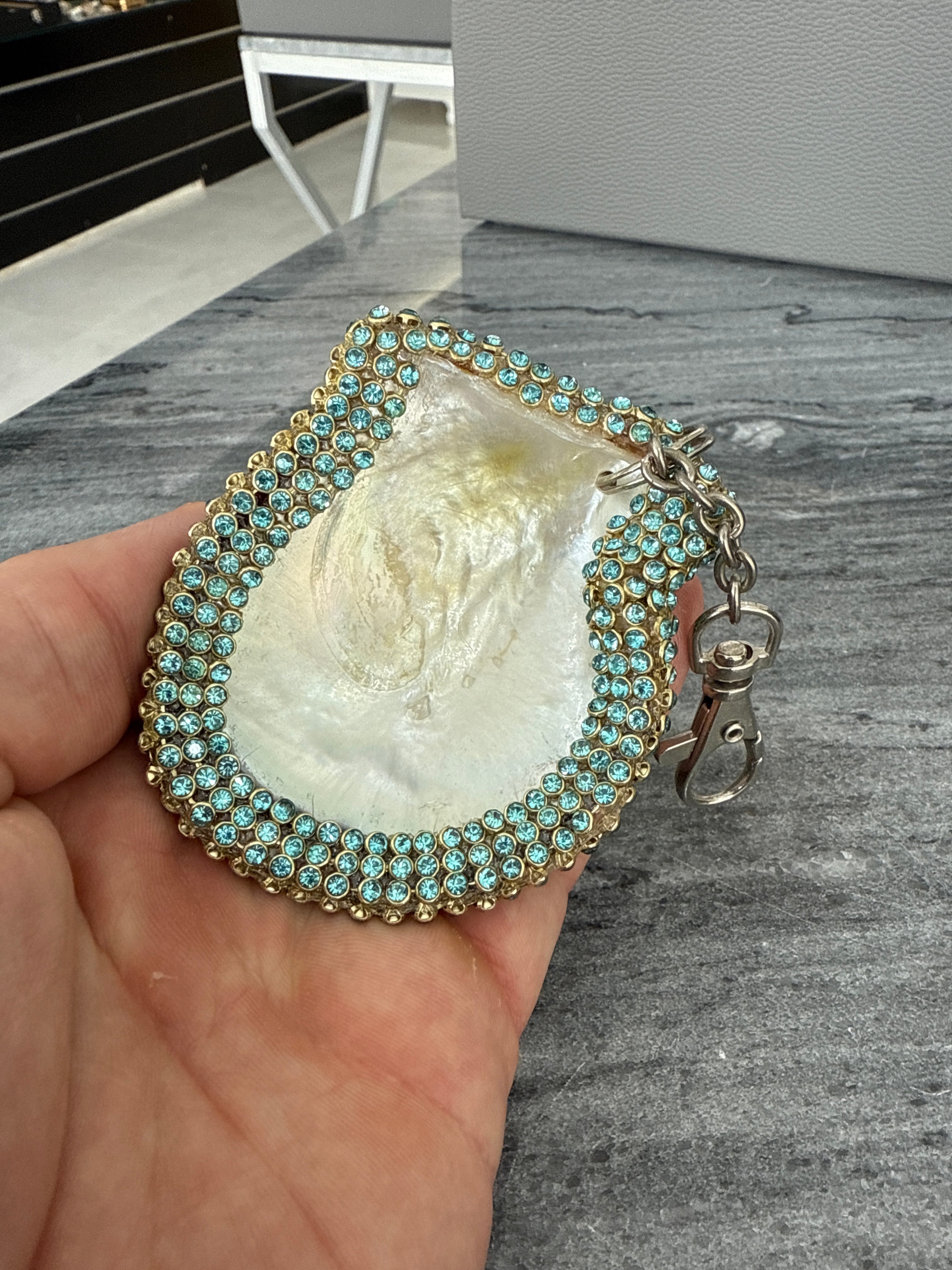 Jeweled Natural UAE oyster keychains ( keyring )