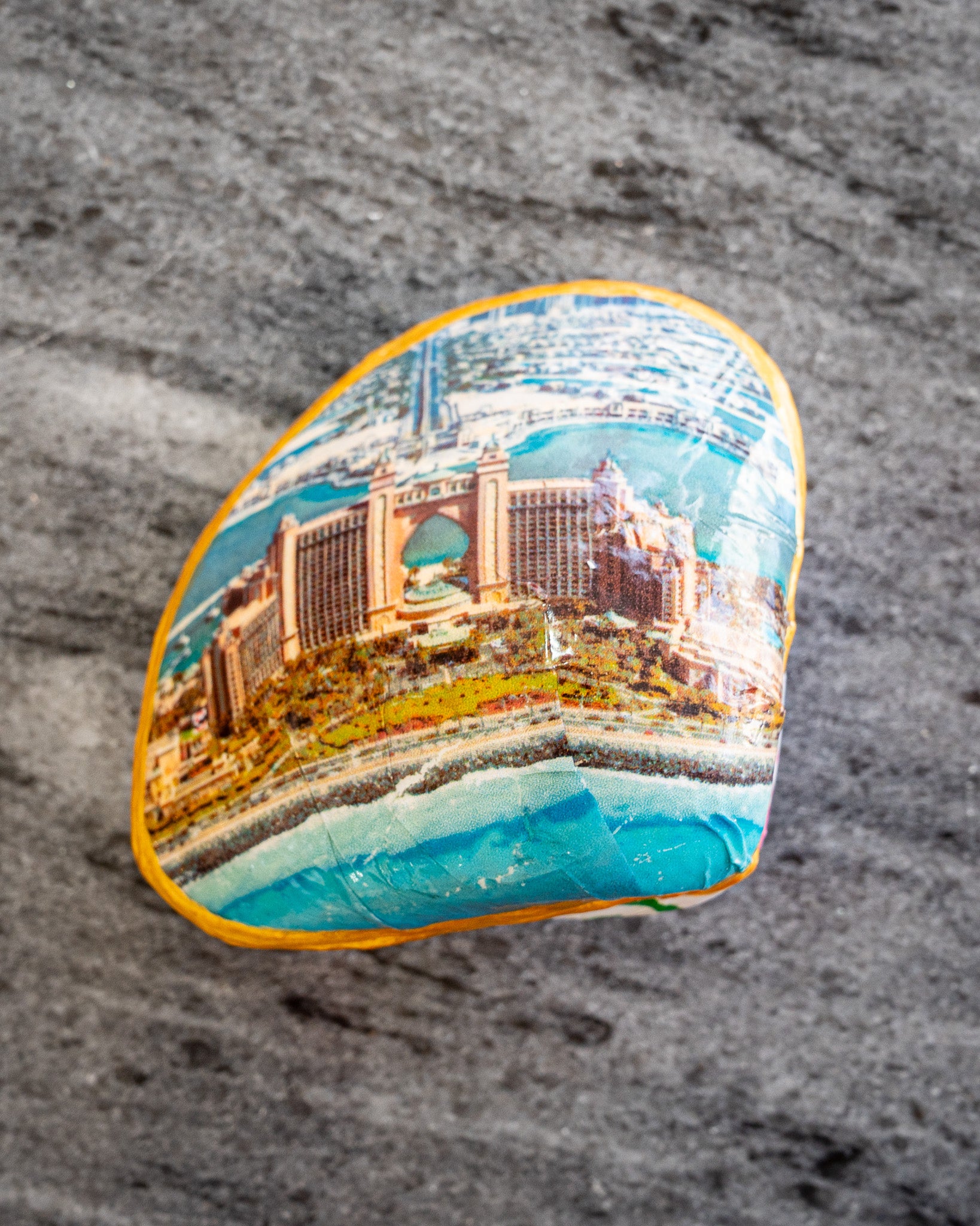 Full Clam Shell, Palm Jumeirah