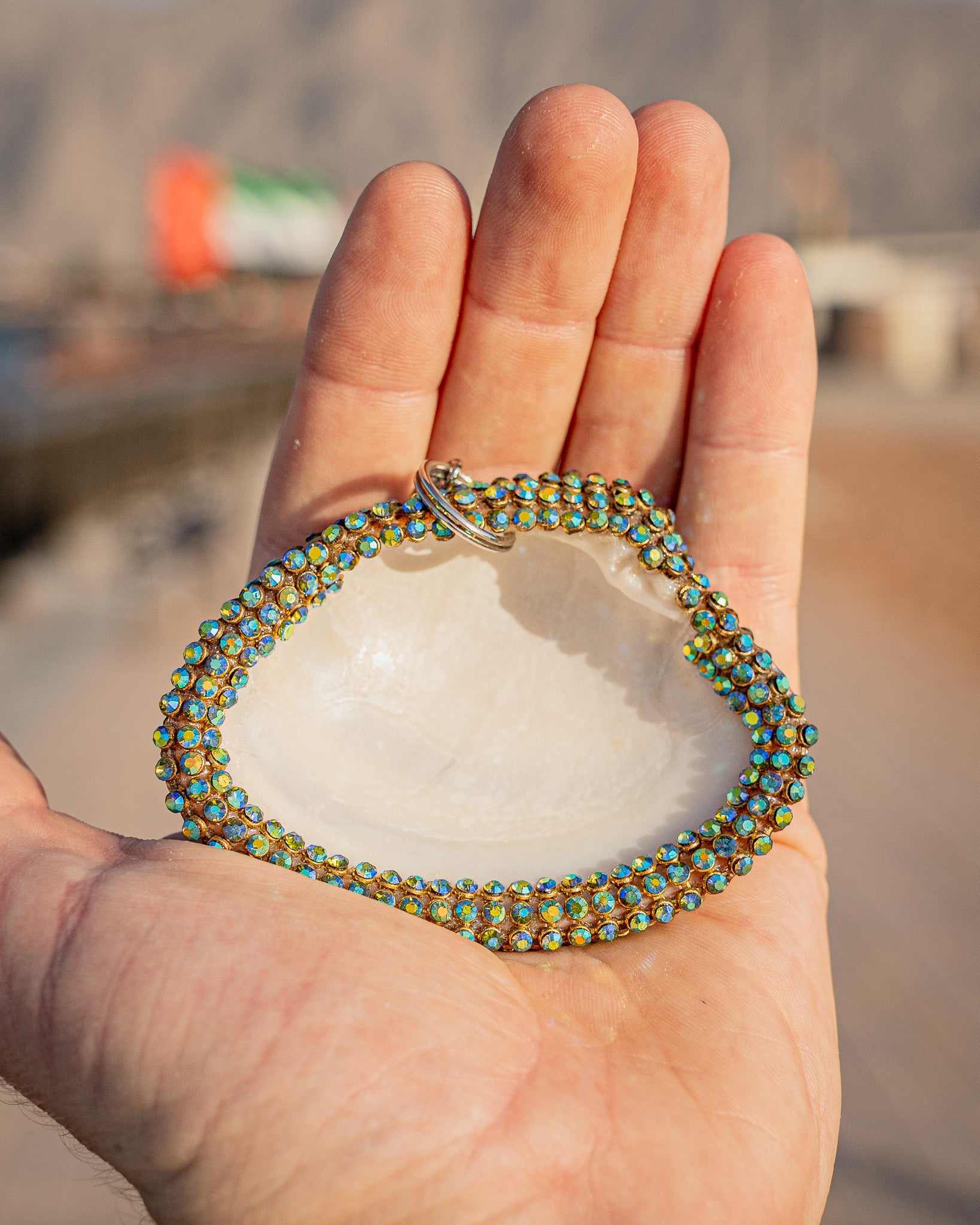 Jeweled Natural UAE Large clam keychains ( keyring )