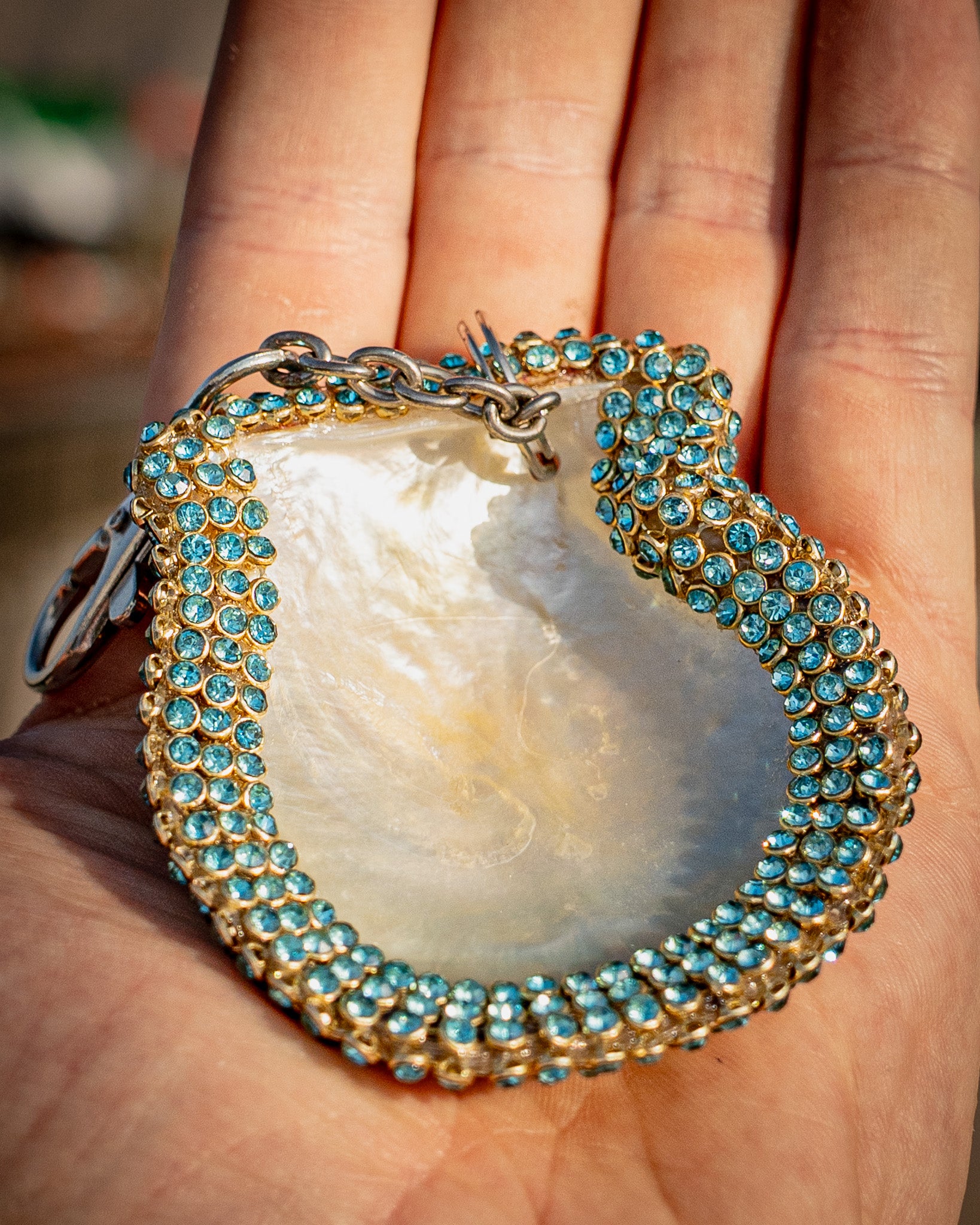 Jeweled Natural UAE mother of pearl oyster keychains ( keyring )