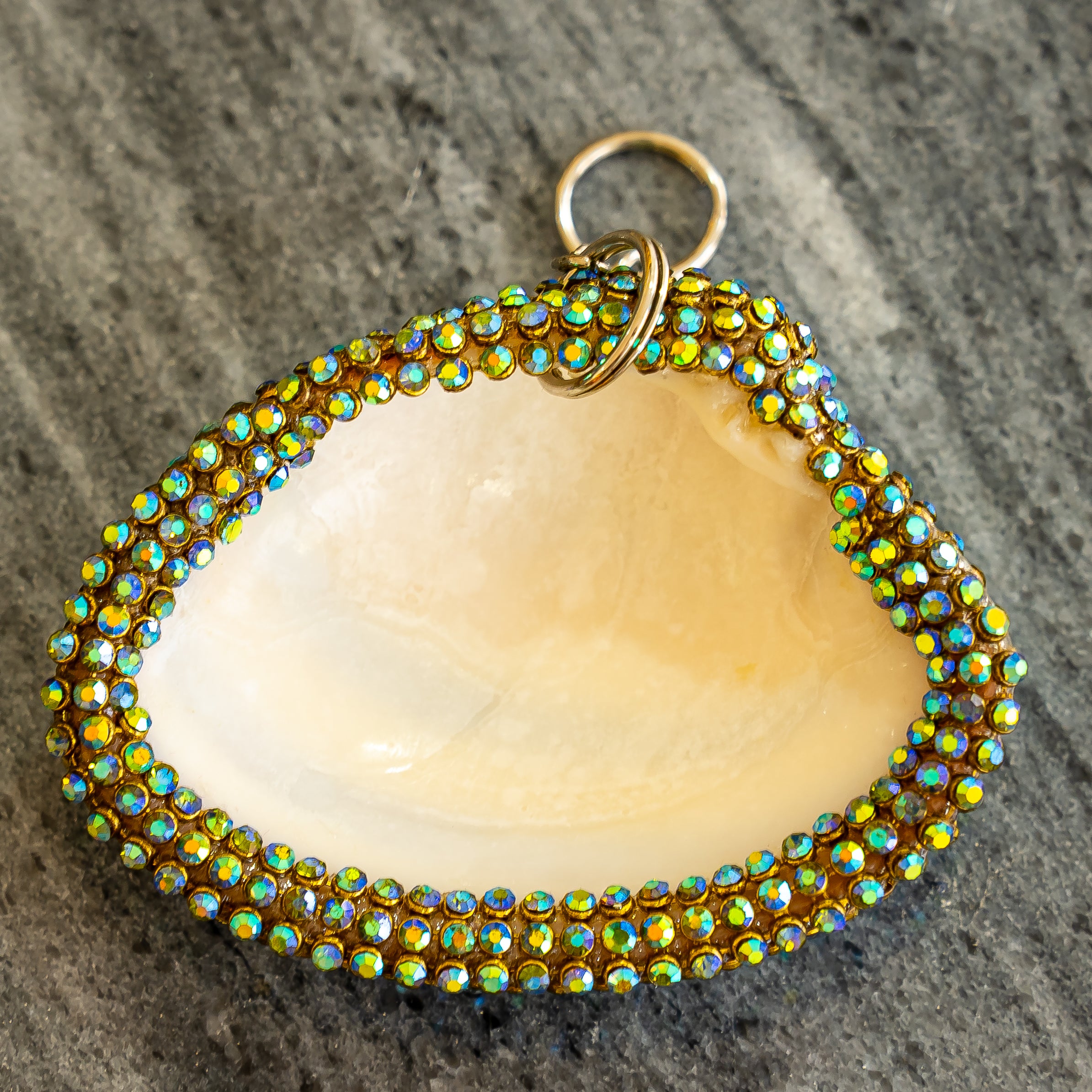 Jeweled Natural UAE Large clam keychains ( keyring )