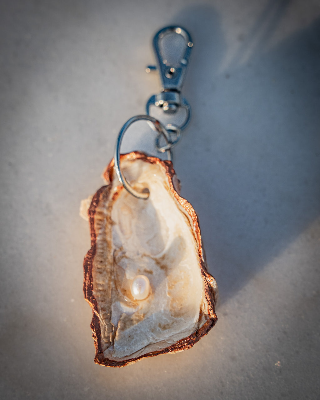 Natural UAE oyster keychains ( keyring )